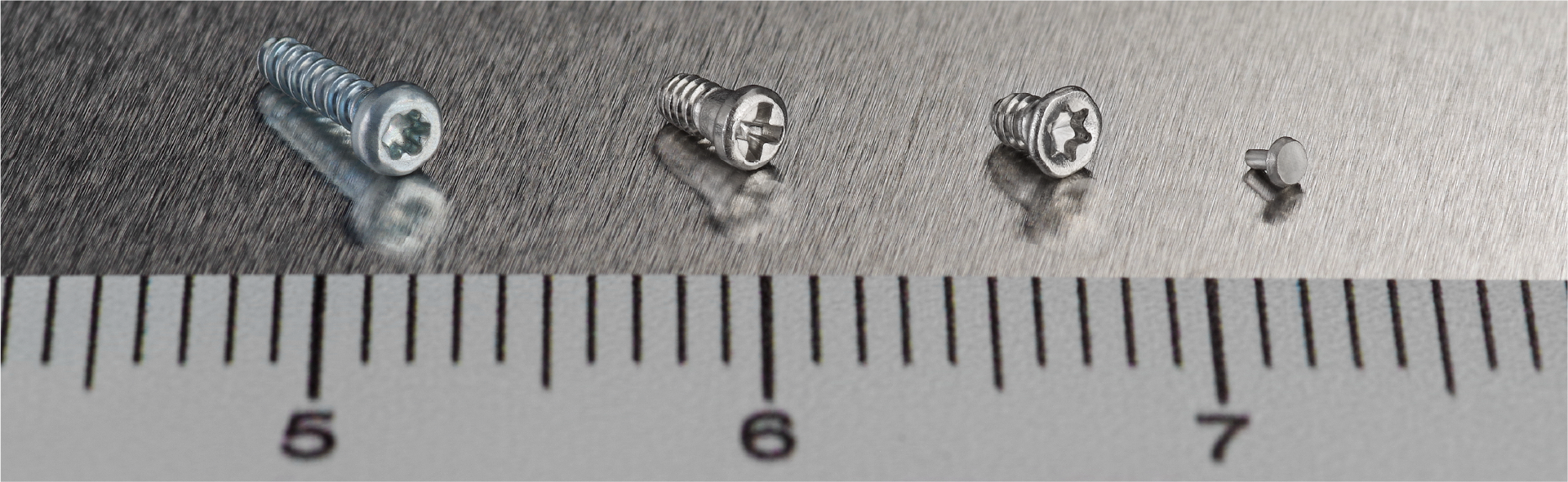 Micro Screws Banner Image - 1920 x 590 - Option 1.png